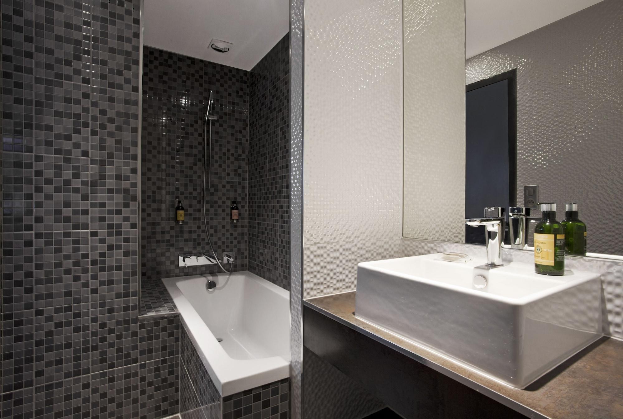 Hotel Des Savoies Lyon Perrache Экстерьер фото